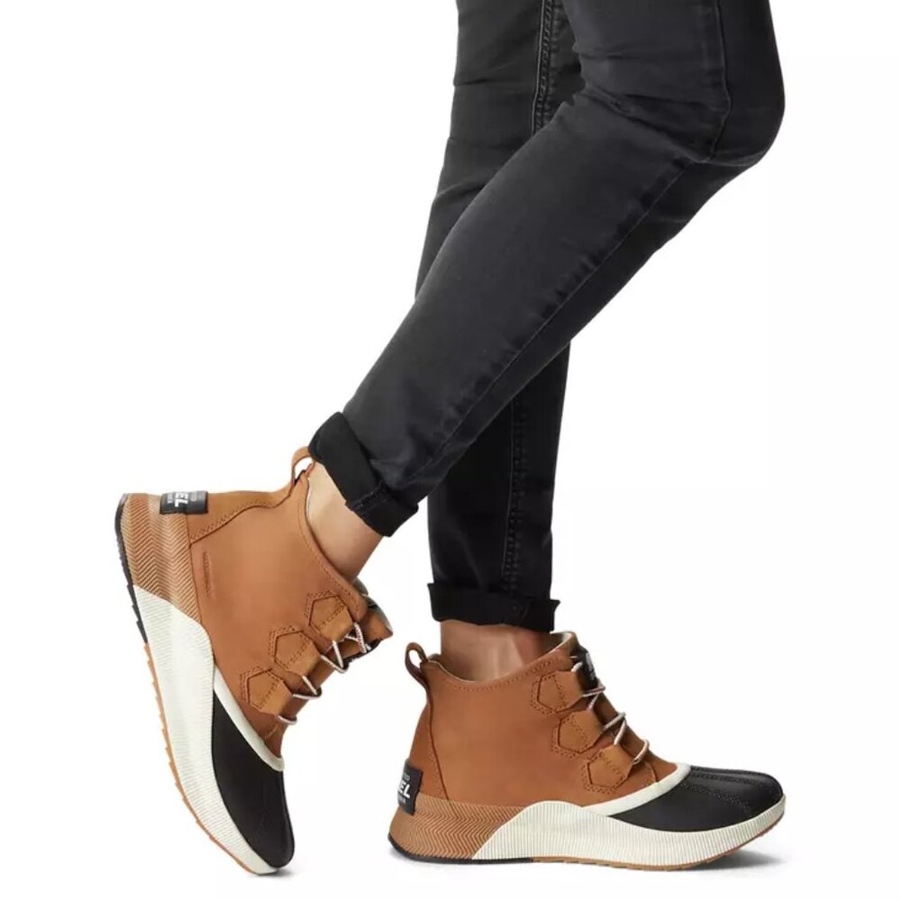 Sorel // Women’s Out N About III WP Taffy Black